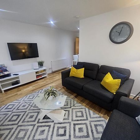 Langley Apartment City Centre Secure Parking 2 Min Walk, Public Transport 1 Min Walk, Great Location Quiet Side Street 2 Bedroom, 2 Bathroom Inverness Exterior photo
