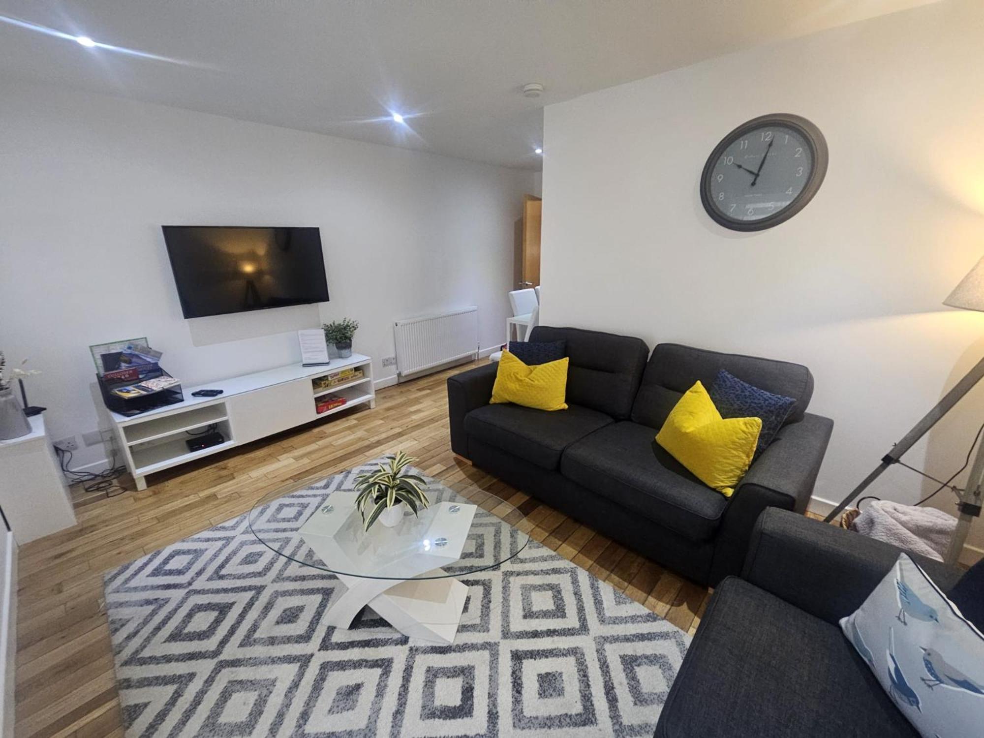 Langley Apartment City Centre Secure Parking 2 Min Walk, Public Transport 1 Min Walk, Great Location Quiet Side Street 2 Bedroom, 2 Bathroom Inverness Exterior photo