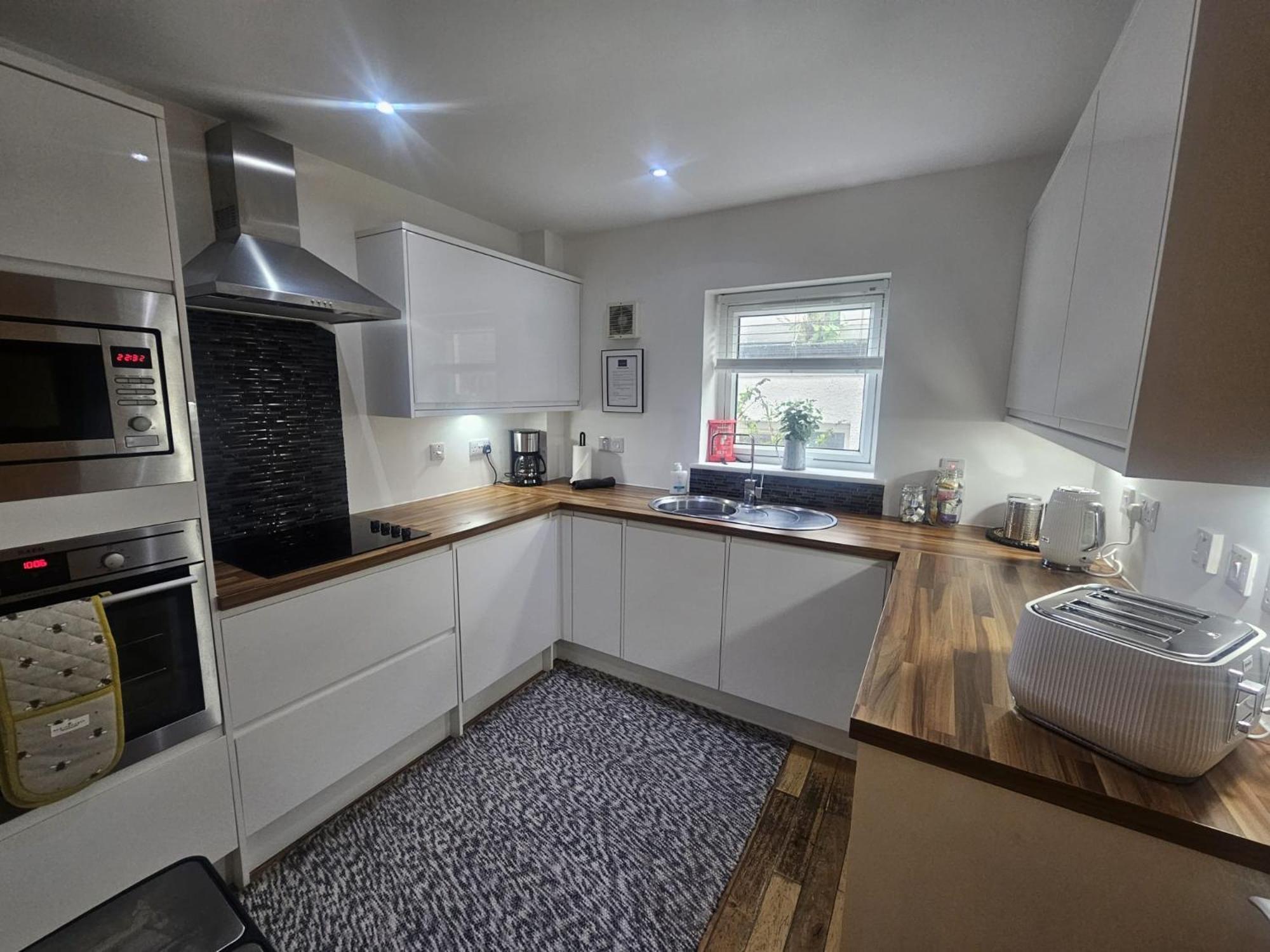 Langley Apartment City Centre Secure Parking 2 Min Walk, Public Transport 1 Min Walk, Great Location Quiet Side Street 2 Bedroom, 2 Bathroom Inverness Exterior photo